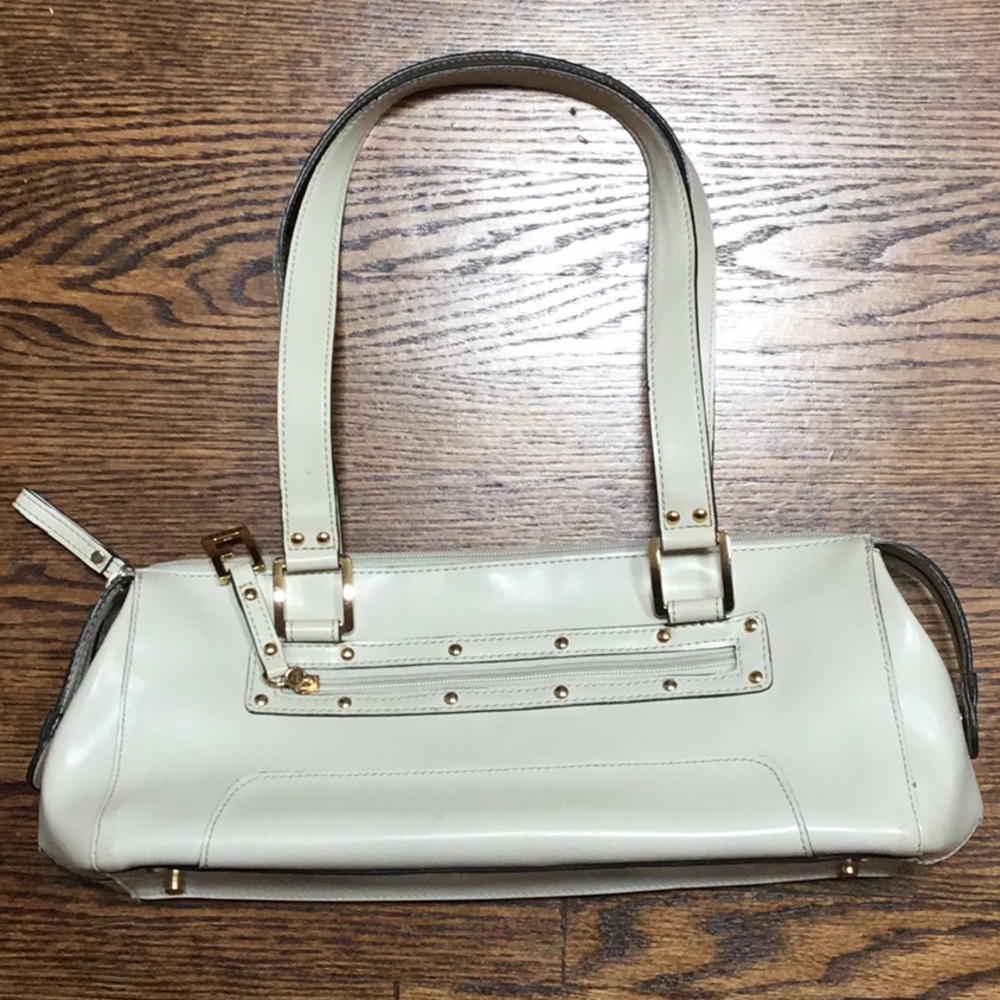 Guess Cream Baguette Bag 👜